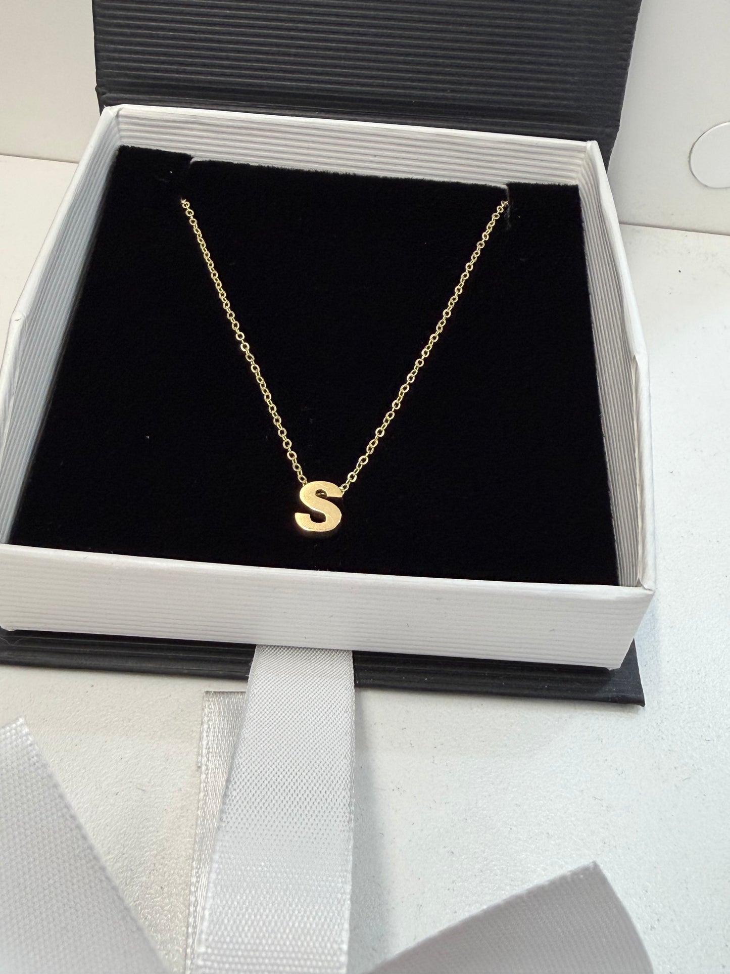 Collar con Inicial Personalizada en Oro 10K